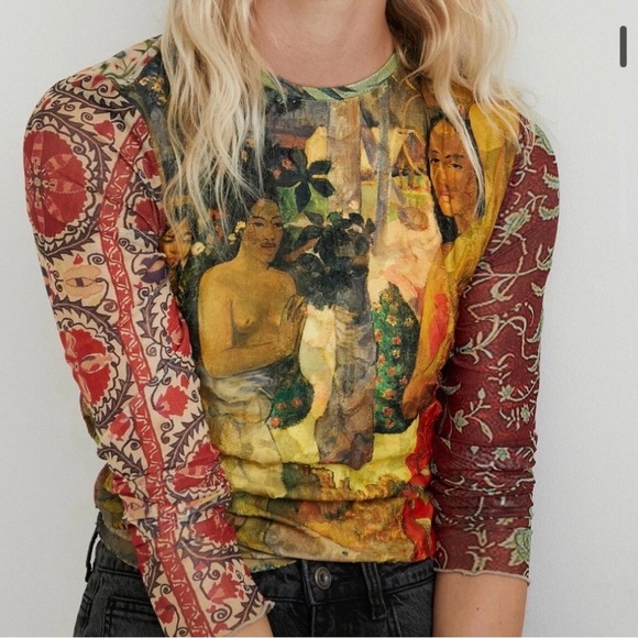 patterned top - Picture 2 of 7